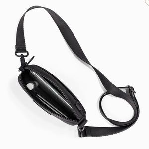 Dagne Dover Mara phone sling in black